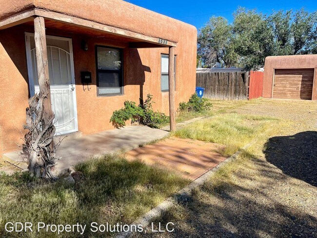 Building Photo - 1 br, 1 bath House - 3531 Ross Avenue SE
