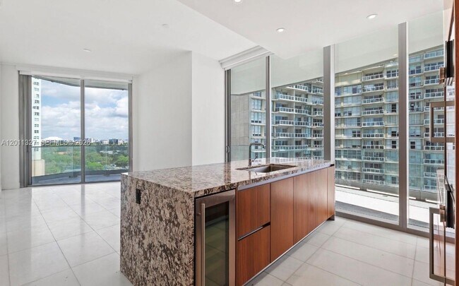 Foto del edificio - 175 SE 25th Rd