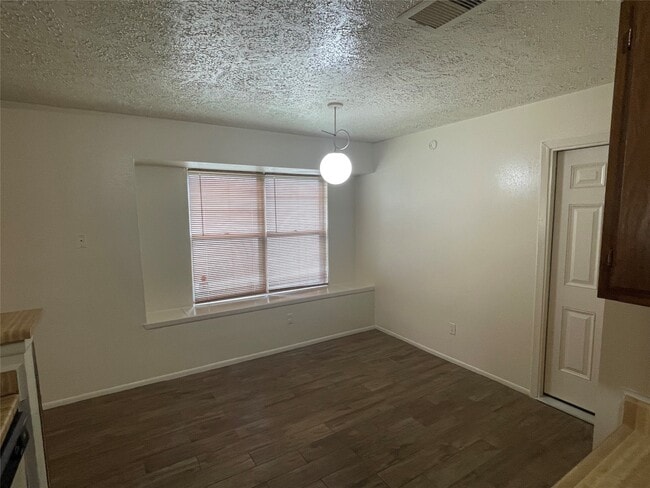 Foto del edificio - 1826 Grand Park Dr