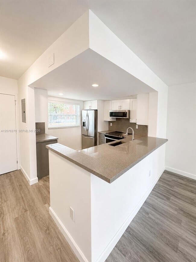 Foto del edificio - 4000 NE 170th St