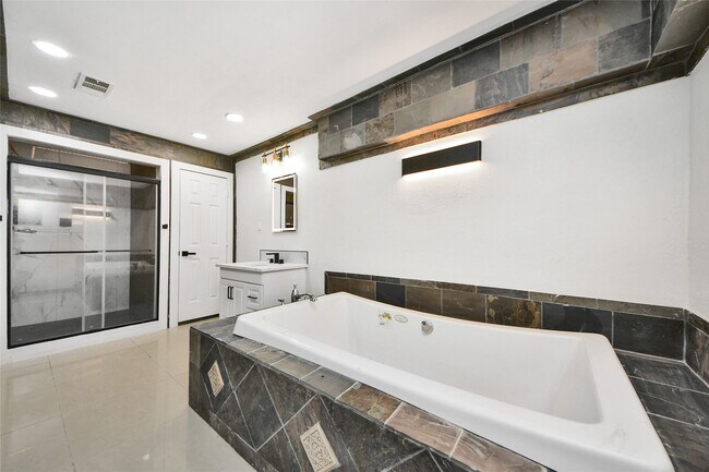 Foto del edificio - 15719 Baytree Dr