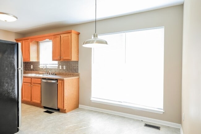Building Photo - 333 Quail Hollow Rd