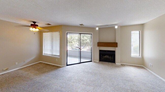 Building Photo - 3628 Iguana Dr