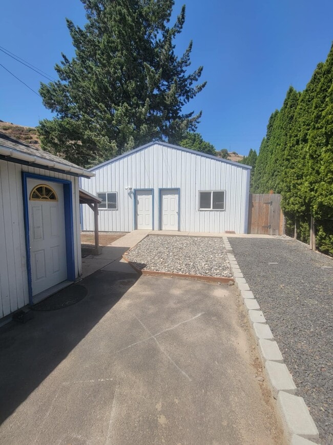 Building Photo - 1508 Cedar St