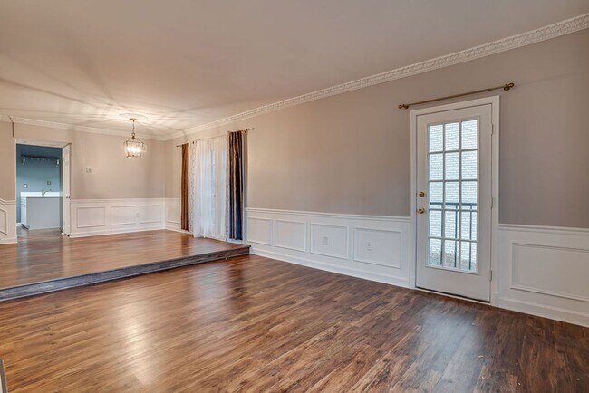 Building Photo - Townhouse Condo in Fox Hall Neighborhood! ...
