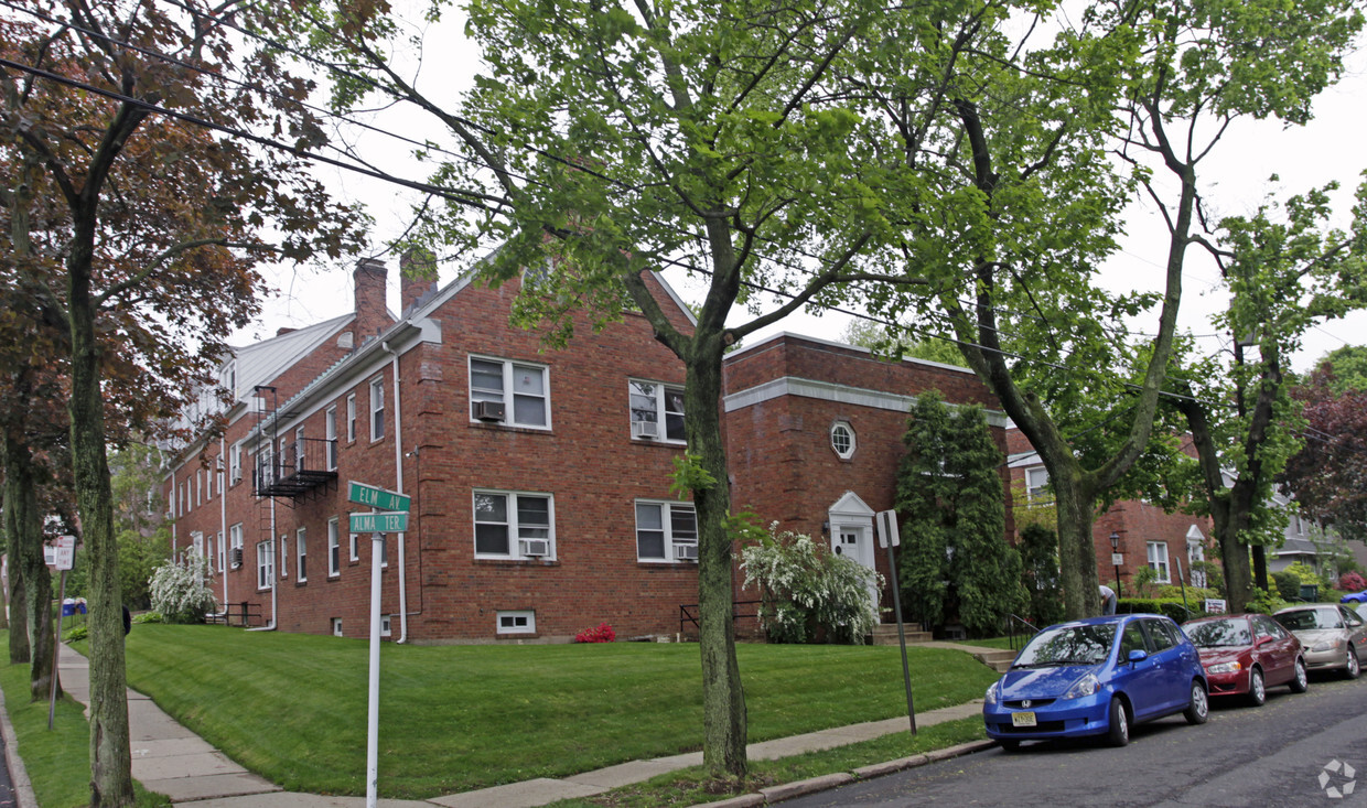 Primary Photo - 735 Elm Ave