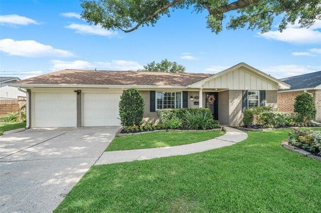 Building Photo - 2523 Droxford Dr