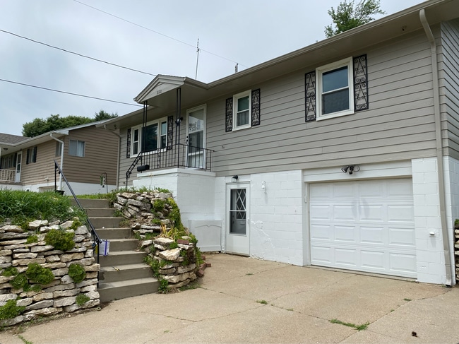 Walkout basement - 8120 Burdette St