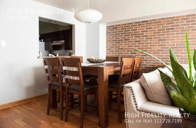 Foto del edificio - 2254 N Bissell St