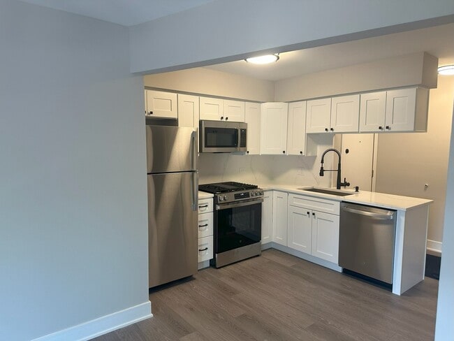 Building Photo - 13 Echo Ct