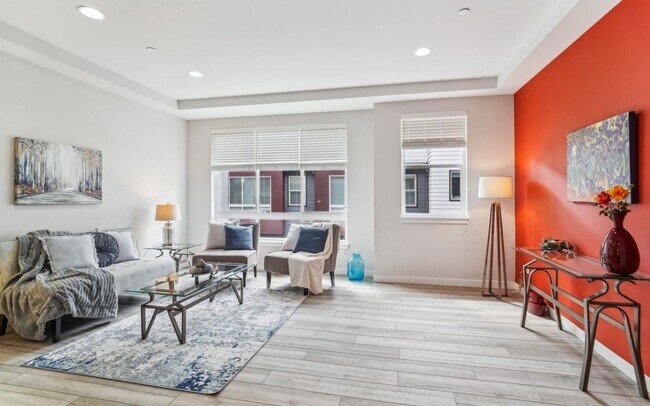 Building Photo - Deluxe Living Modern 3-bed 4-bath Townhouse