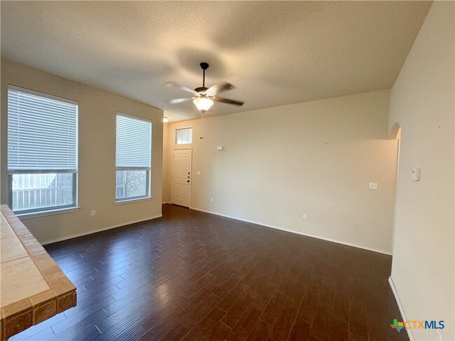 Building Photo - 602 Creekside Cir