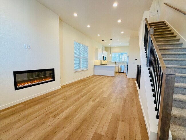 Building Photo - 7174 Clove Hitch Hts