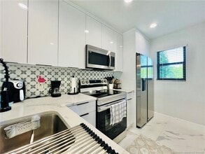 Building Photo - 4225 N Hwy A1A