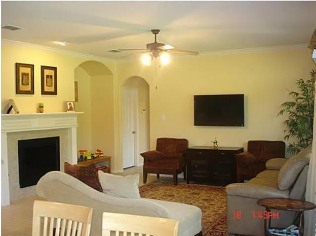 Foto del edificio - 5885 Hidden Creek Ln