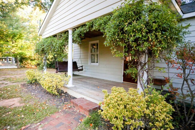 Foto del edificio - Charming 2 bed / 1 bath in Five Points