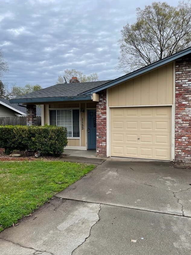 Duplex Unit w/ Attached Garage, Wood Laminate Flooring - Duplex Unit w/ Attached Garage, Wood Laminate Flooring