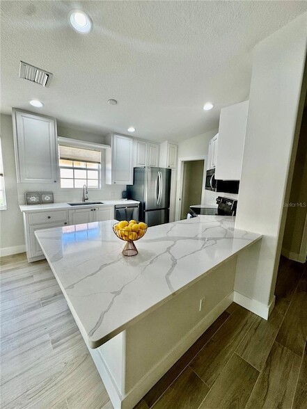 Building Photo - 7630 Pesaro Dr