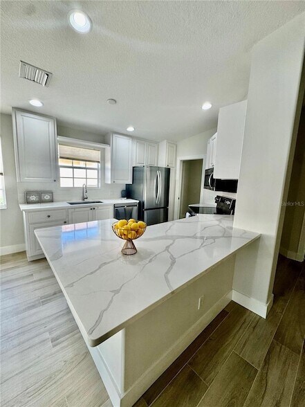 Foto del edificio - 7630 Pesaro Dr