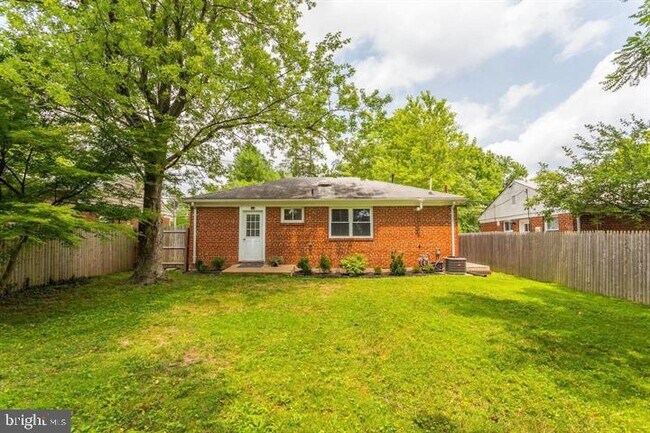 Building Photo - 2308 Linden Ln