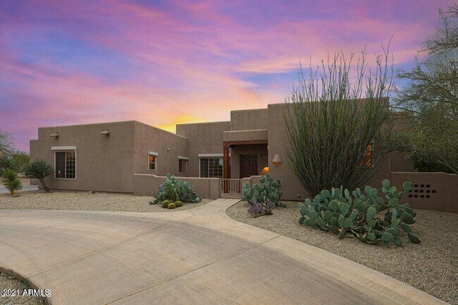 Foto del edificio - 8027 E Carefree Dr