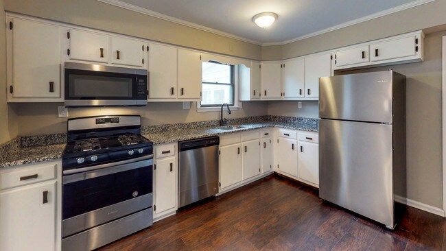 Building Photo - #027 - 24 Fox Chase