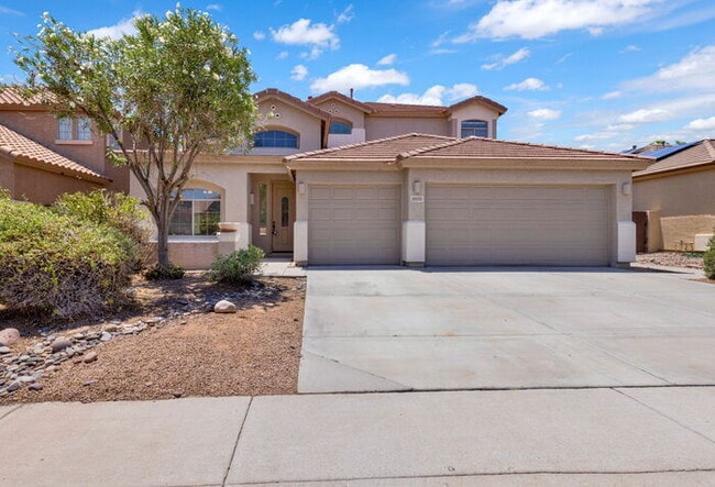 Building Photo - 2032 S Sabrina