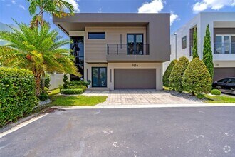 Building Photo - 7534 NW 98th Ave