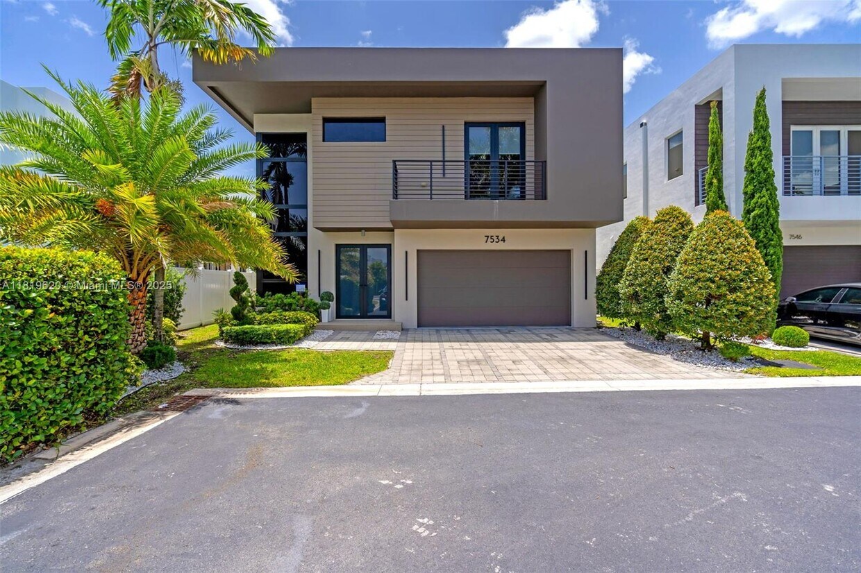 Foto principal - 7534 NW 98th Ave