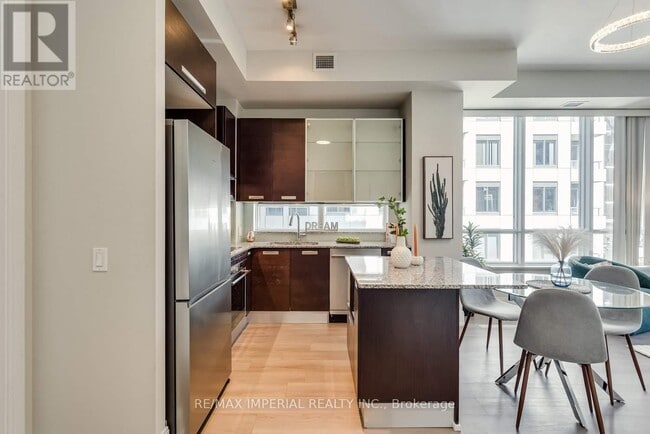 Building Photo - 21 Balmuto St