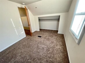 Building Photo - 129 Roselawn Crescent