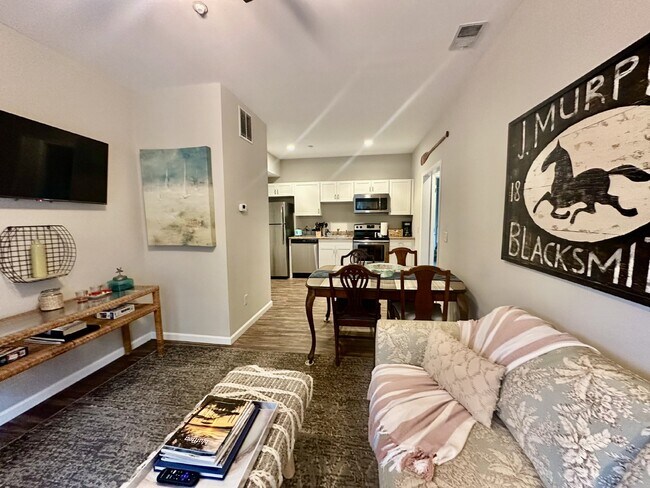 Foto del edificio - Two Bedroom Apartment in the Heart of Bluffton's Promenade!