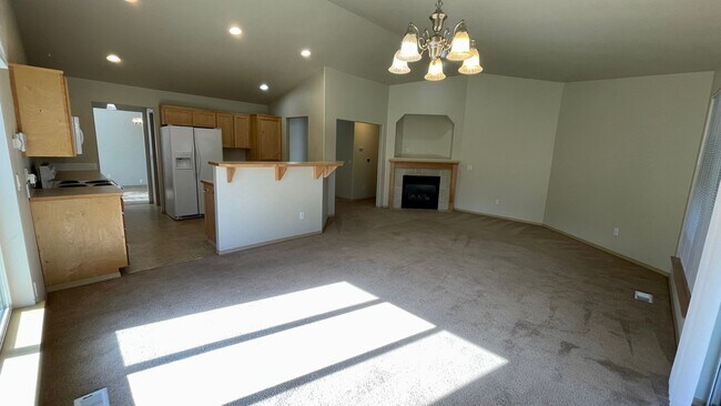 Building Photo - Beautiful 3BR/2BA Single Family House - St...