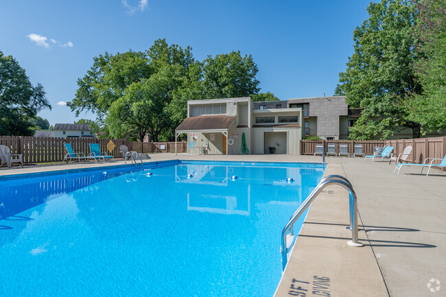 Pool - Timber Ridge Apartments