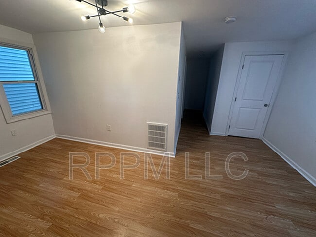Building Photo - 659 Nassau St