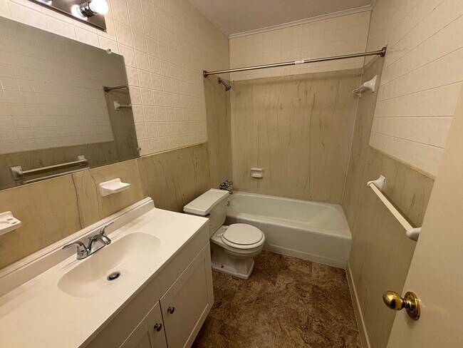 Foto del edificio - 1815 S Erie, Apt 1-4