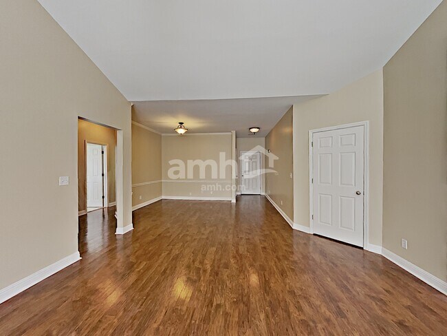 Foto del edificio - 1200 Nighthawk Ct