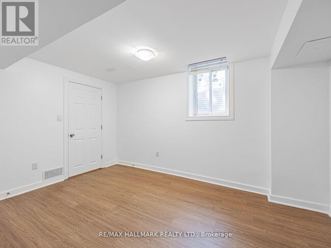 Photo du bâtiment - 17 Crane Crescent