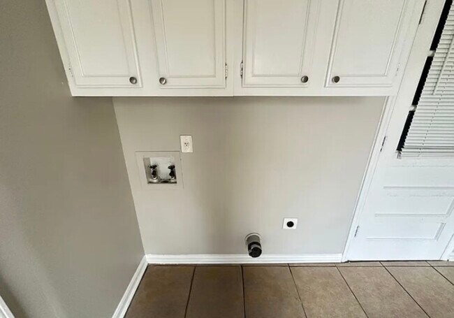 Foto del edificio - MOVE IN READY NOW!!’