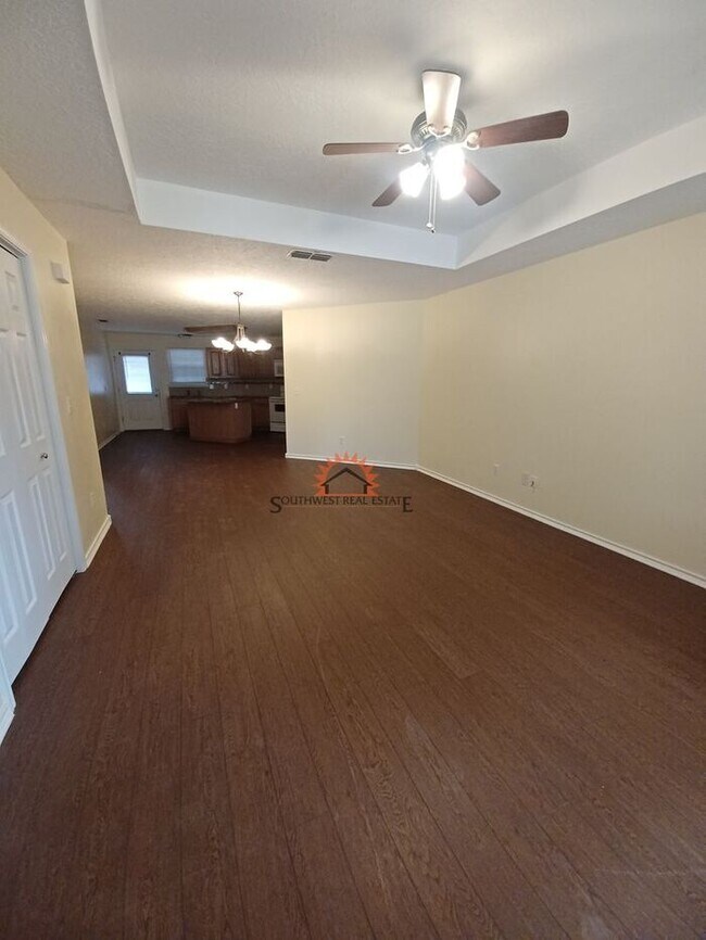 Building Photo - Cozy 2 bedrooms 2 bathroom duplex.