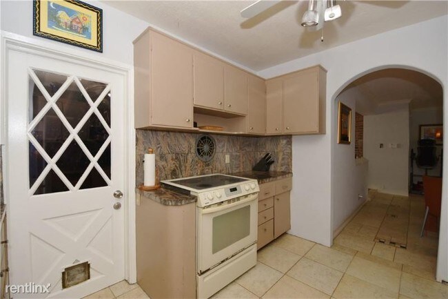 Building Photo - 4 br, 2 bath House - 1624 NE 7th St