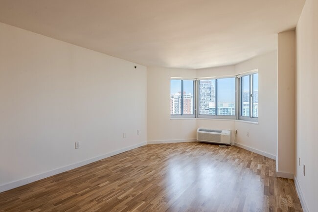 Open layout seamlessly connects your living spaces - Newport Rentals