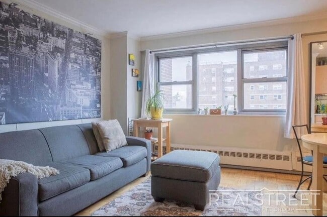 Building Photo - Spacious Studio in Downtown Brooklyn with ...