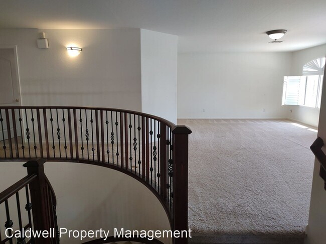 Foto del edificio - 5 br, 3 bath House - 4220 S. Kerby Way