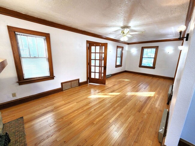 Foto del edificio - 3-bedroom single family in West Allis - Av...