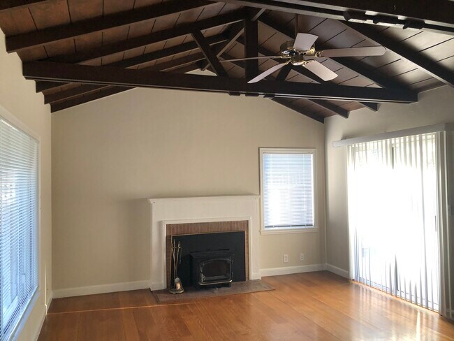Living room with Fireplace - 1510 Nadina St