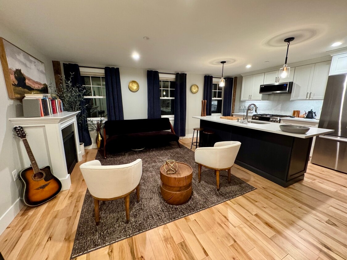 Livingroom and kitchen - 45 Market St