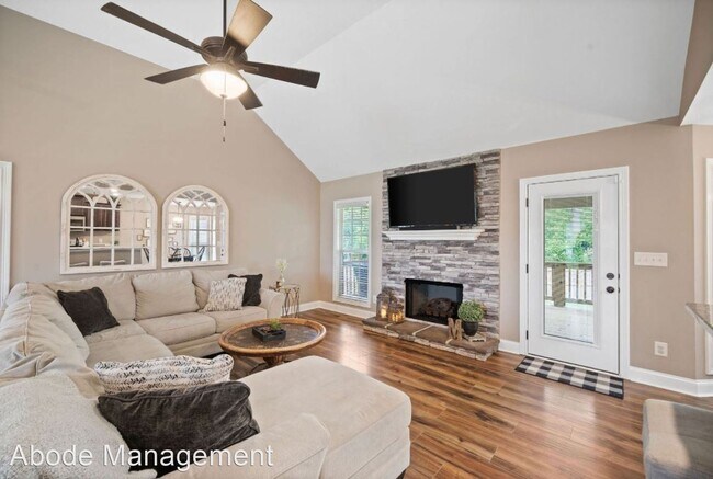 Building Photo - 3 br, 2 bath House - 720 Lillian Grace Dr