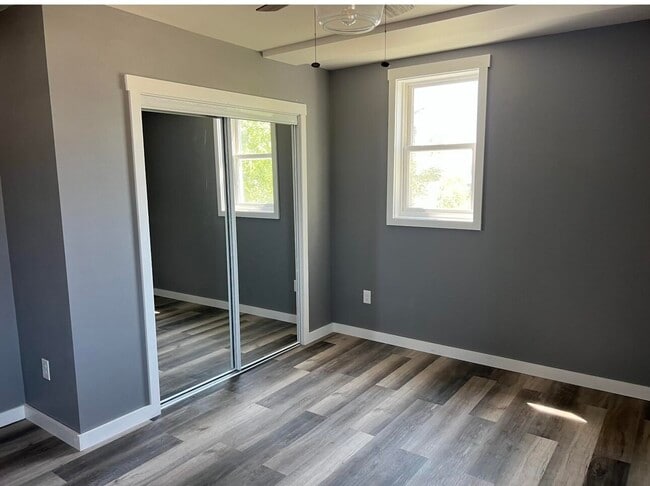 Building Photo - 1214 3rd St S