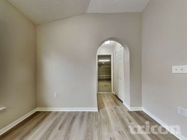 Foto del edificio - 4468 Woodley Creek Rd